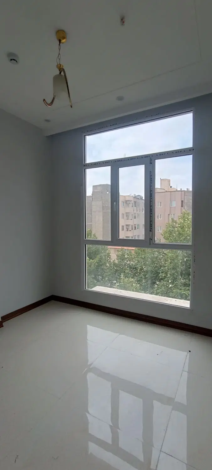 آپارتمان ۱۰۰ متری دو خواب طبقه چهارم