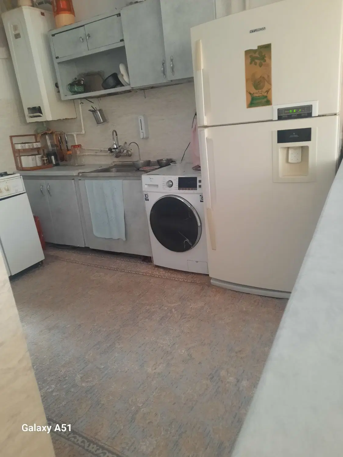 حیاط ویلایی دربست ۱۴۰متری  طبرسی شمالی ۴۱