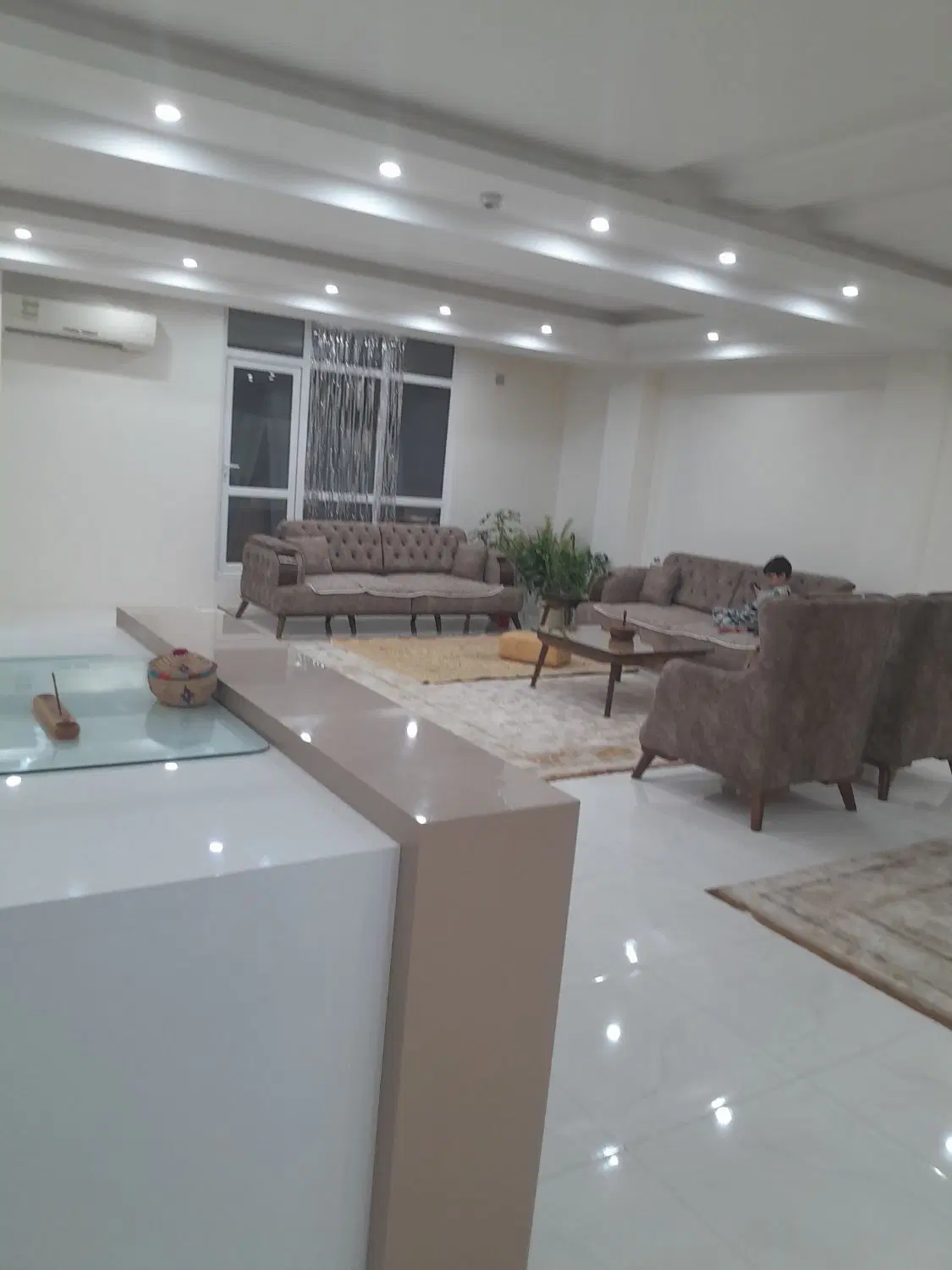 آپارتمان بزرک لوکیشن خوب
