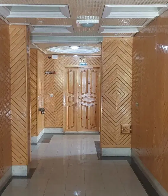 ۱۱۳ متر لوکس چهارراه باهنر با تراس بزرگ و پرکاربرد