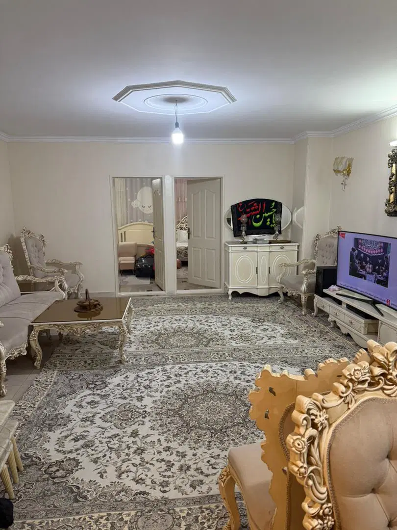 شهرک راه اهن میدان اترییش۸۵ متر ۲ خوابه طبقه۱