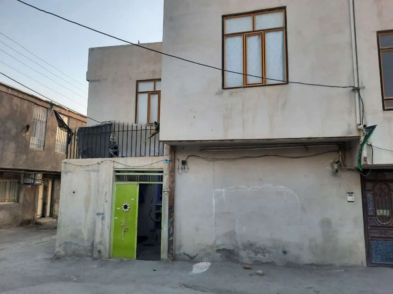 منزل مسکونی دو طبقه زیر قیمت کارشناسی