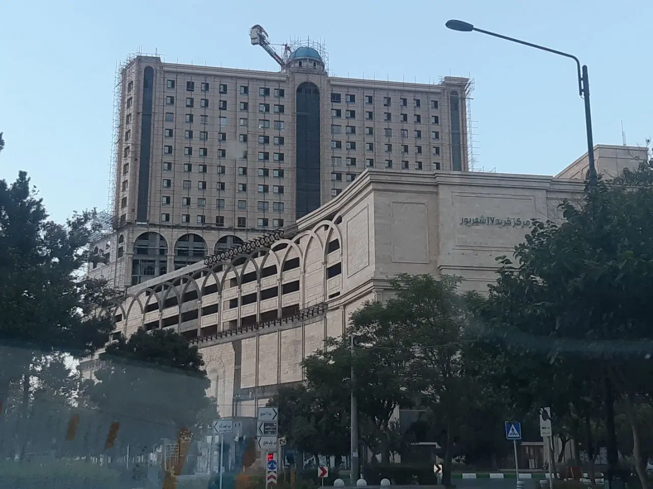 ۱۲متر پاساژ مرکز خرید ۱۷شهریور طبقه همکف بالا