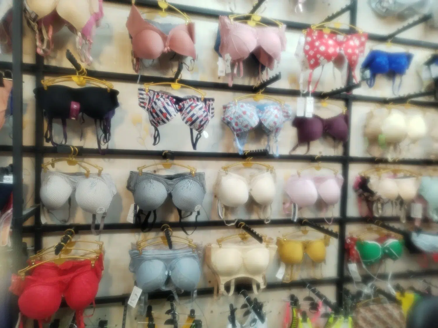 واگذاری مغازه با اجناس و دکور