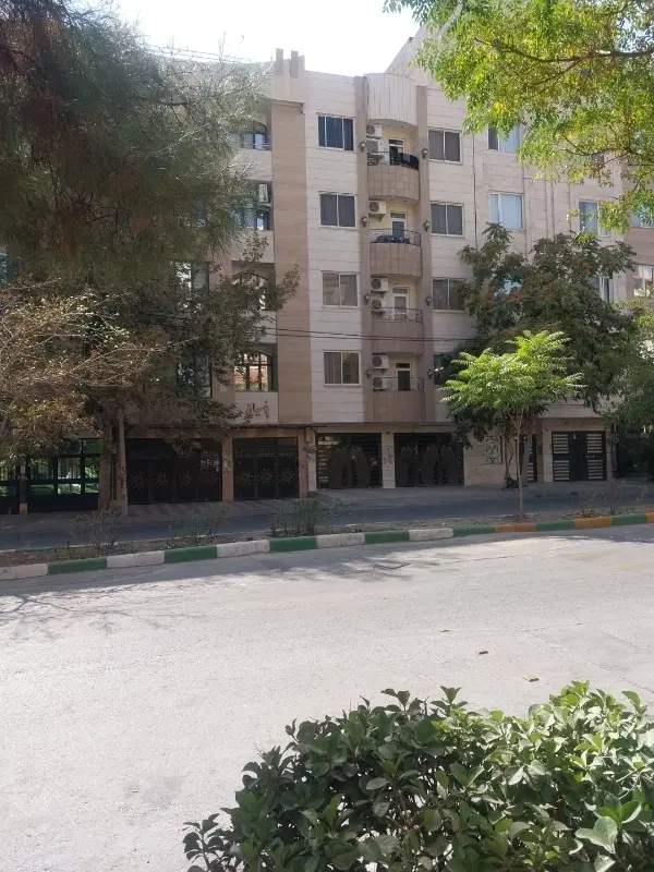 ۱۰۰ متر همکف ابتدای دانش اموز