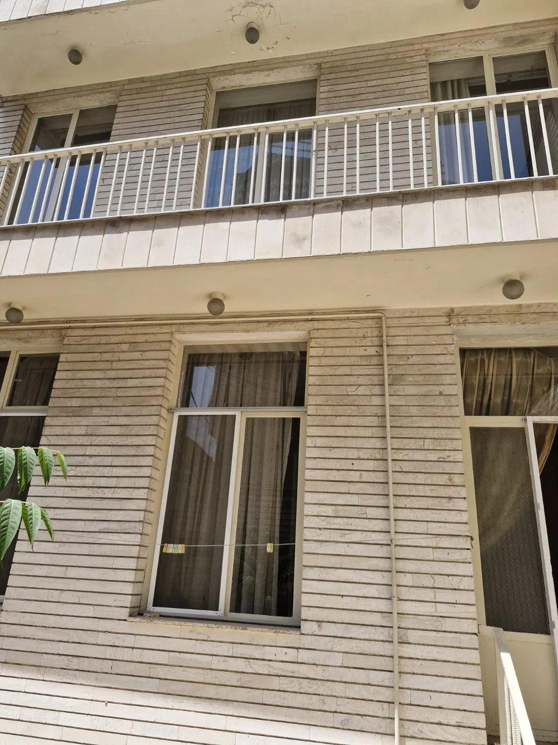 حیاط مسکونی در ابوریحان (کمربندی)