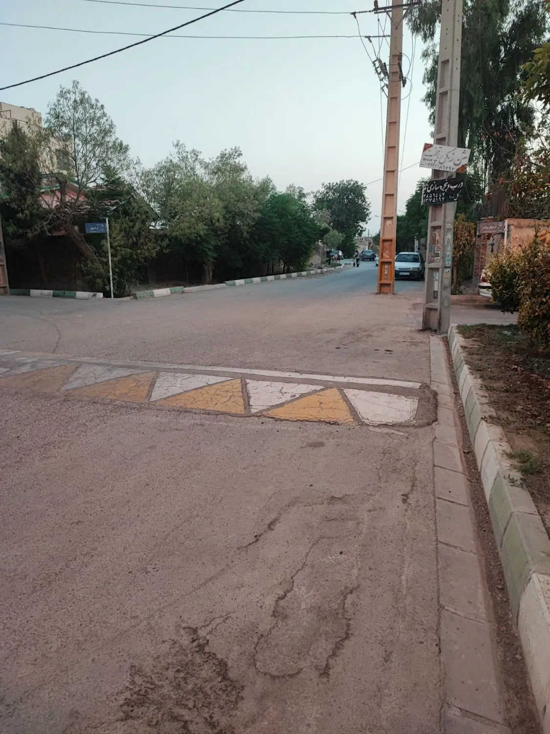 زمین در گلزار بالا
