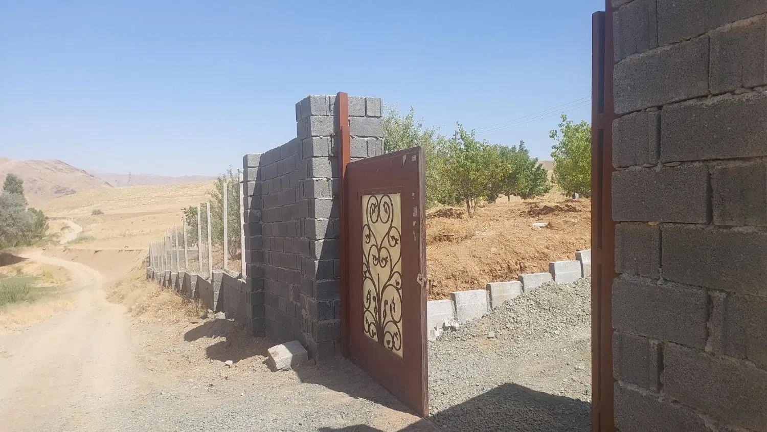 ویلا باغ ۲۰۰۰ متری با استخر سه راهی مریوان