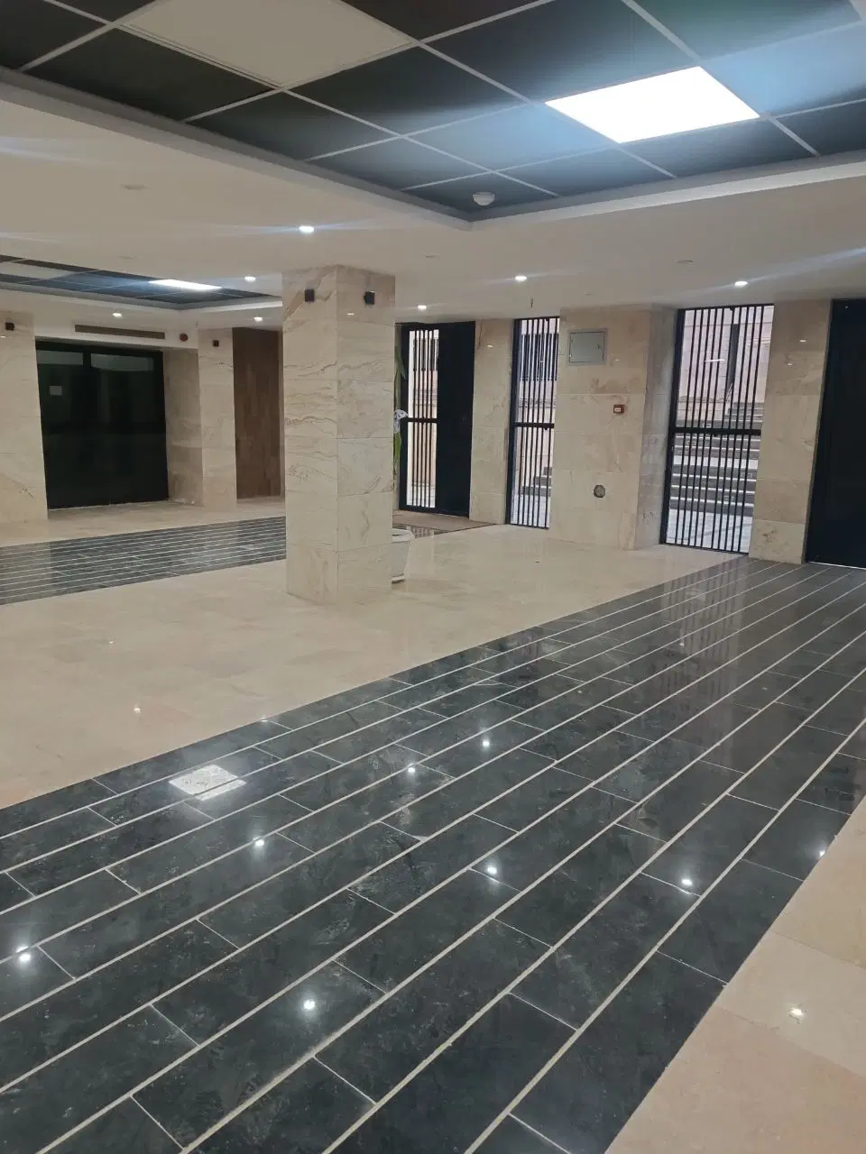 آپارتمان 94مترسه راه حکیم نظامی