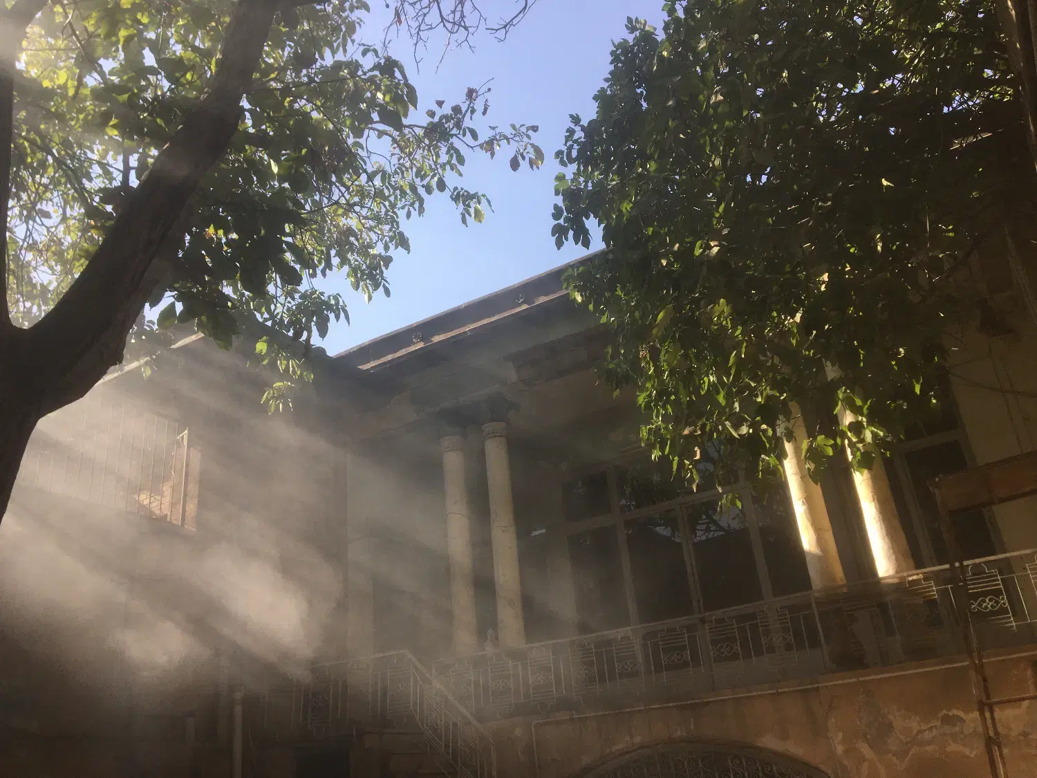 عمارت قاجاری ( کافه ، بوتیک هتل  )