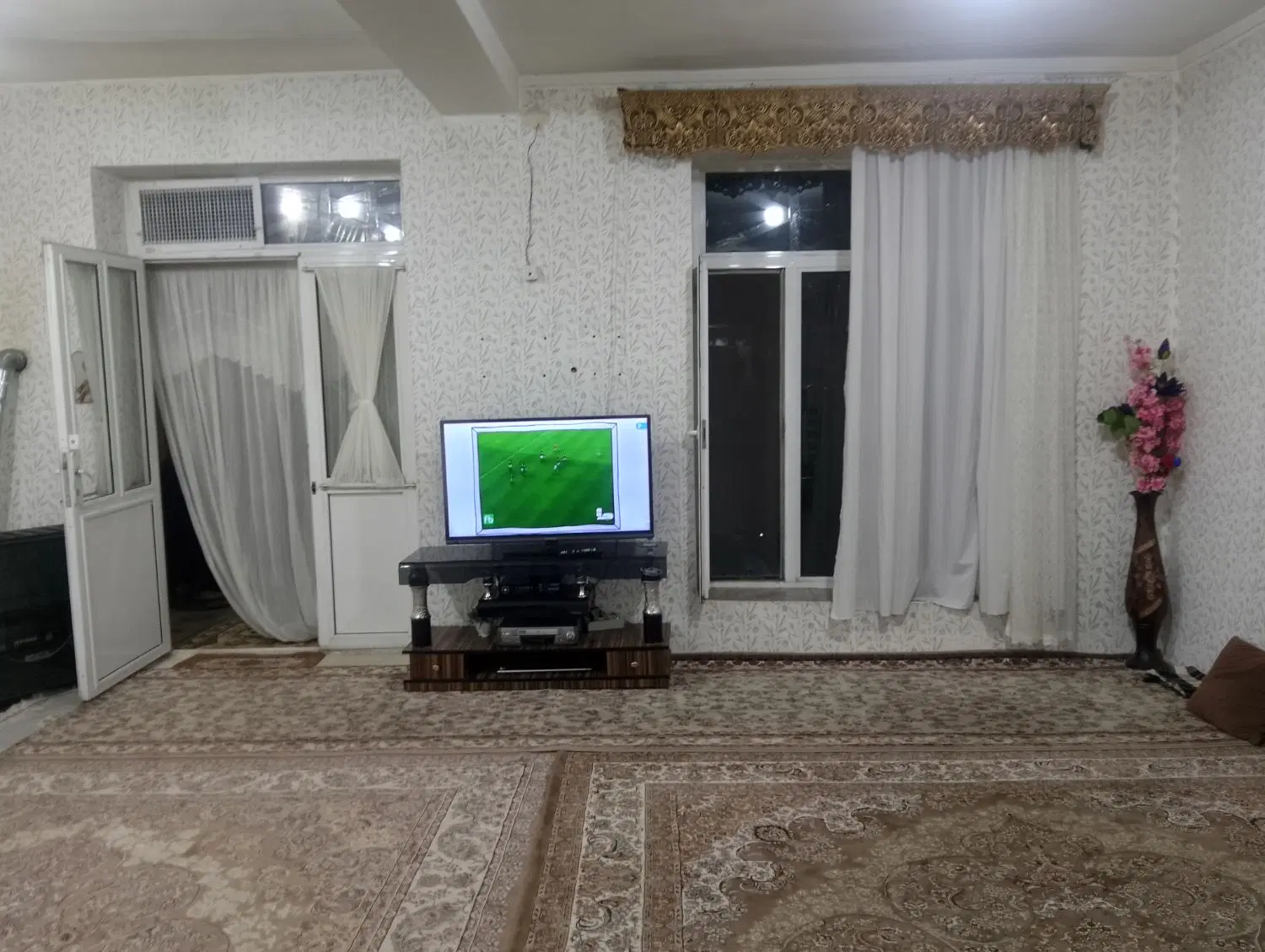 فروش یک واحد مسکونی به مساحت دویست متر