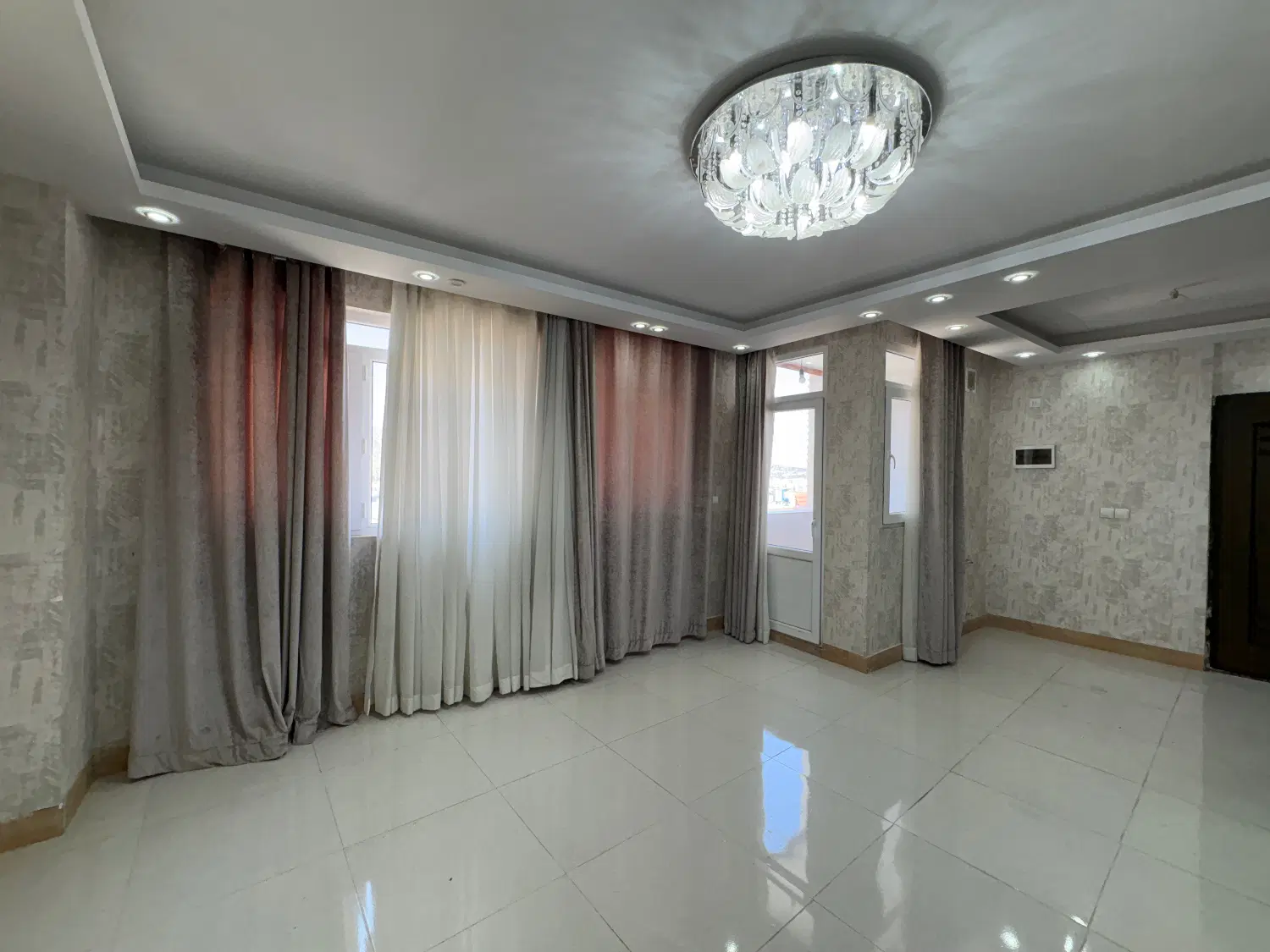 فروش واحد دو خوابه نوسان در فاز یک صدرا