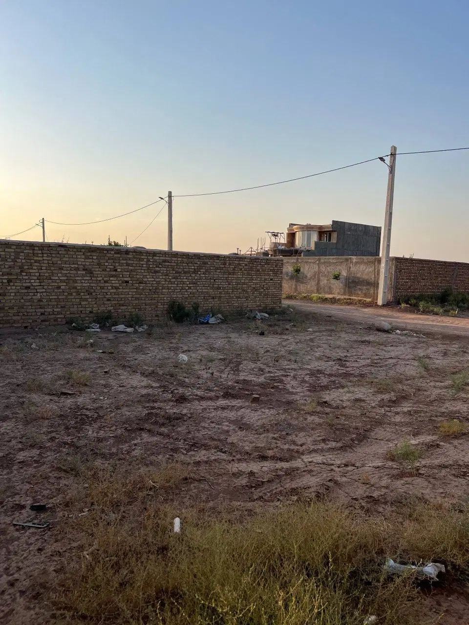 زمین مسکونی و ویلایی 200متری مسکونی و با ارزش
