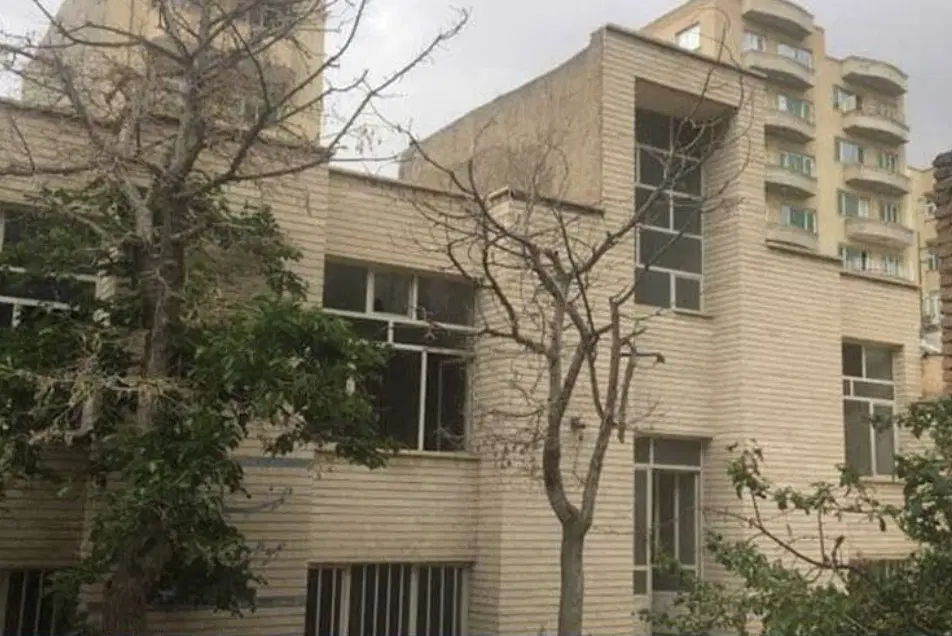 کلنگی میدان انقلاب