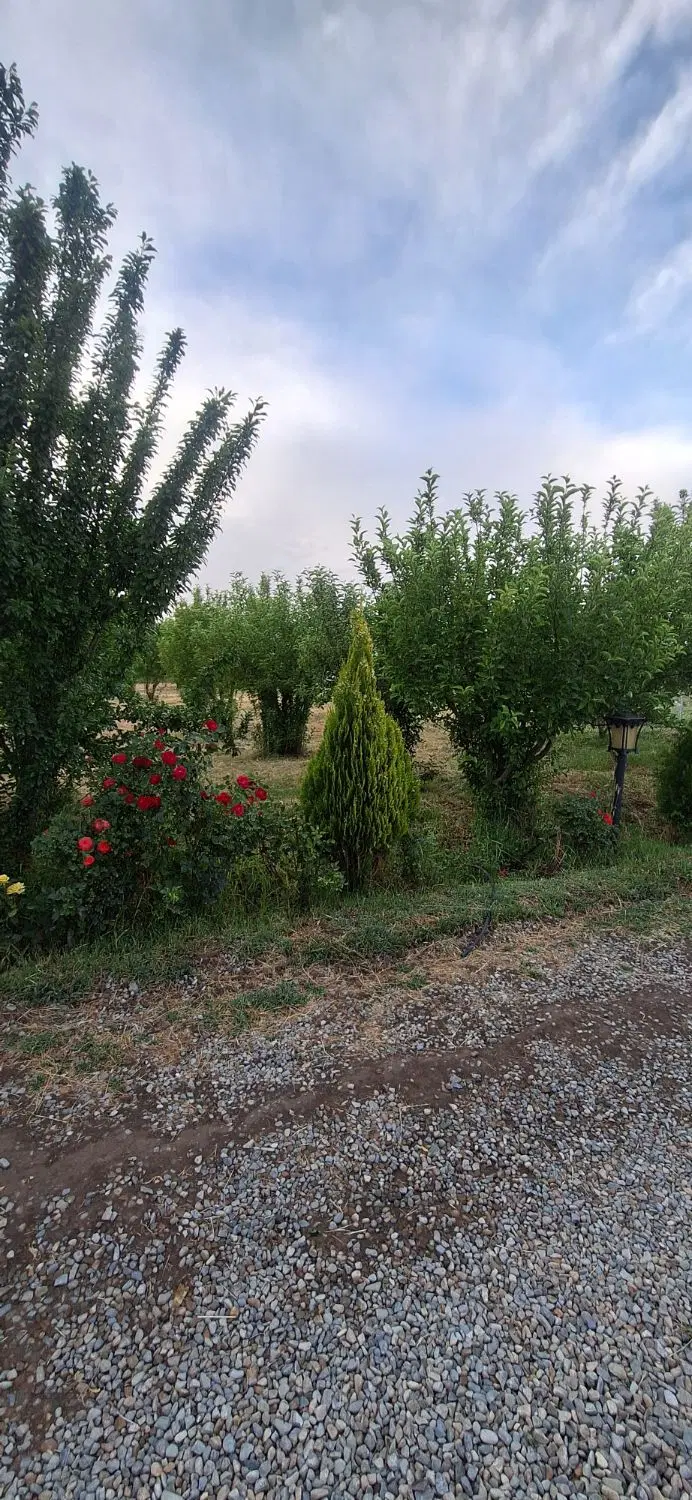 باغچه، شهرکی نگهبانی 24 ساعته، درب ریموت‌دار