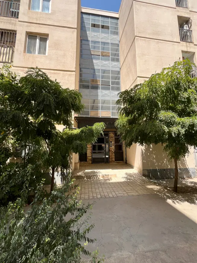 فروش اپارتمان سه خواب تمیز در فاز شیش کیسون پرند
