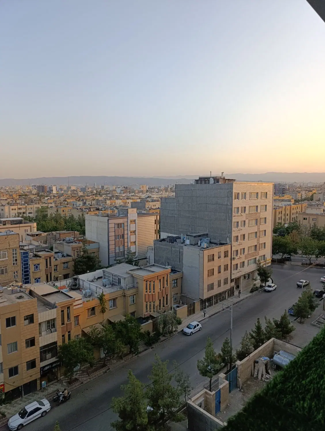 طبقه همکف اندیشه 63