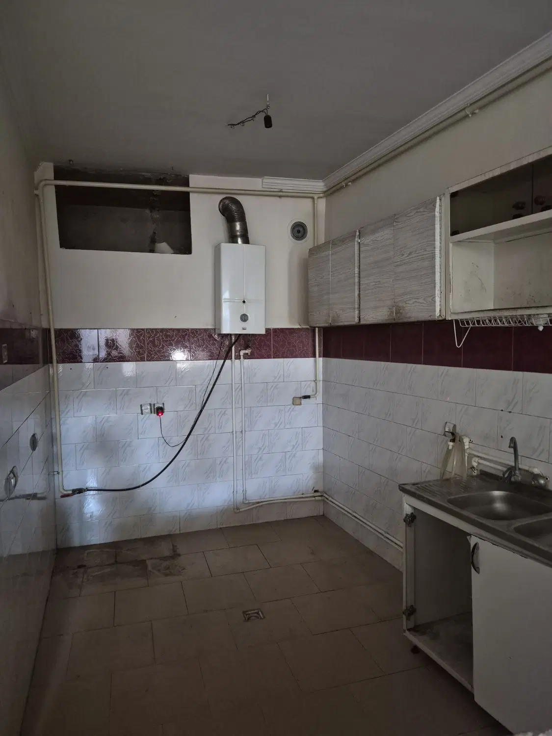 حیاط طبقه همکف ۹۰ متر