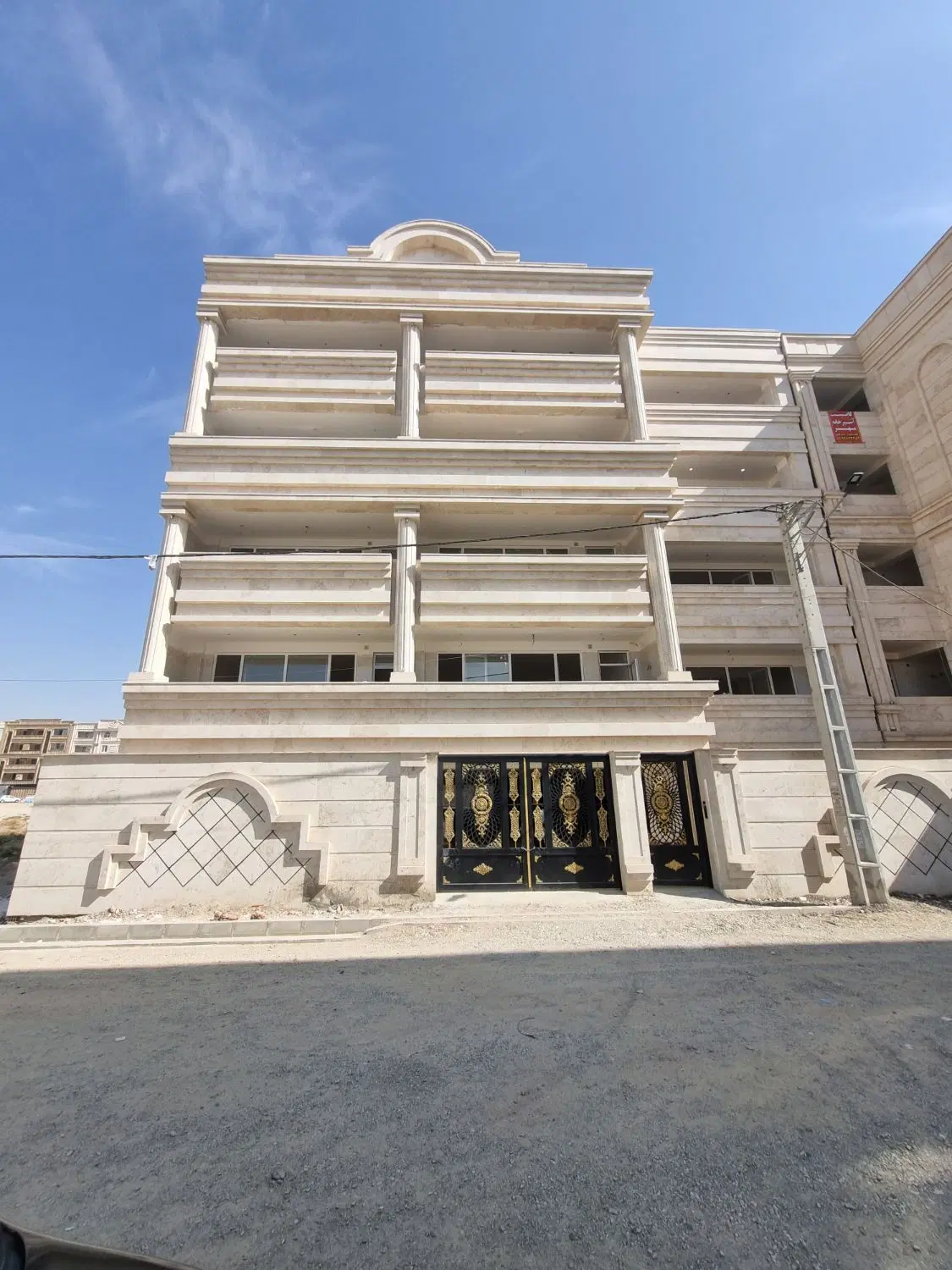فروش آپارتمان ۱۲۸ متری آفتاب گیر جهان آرا