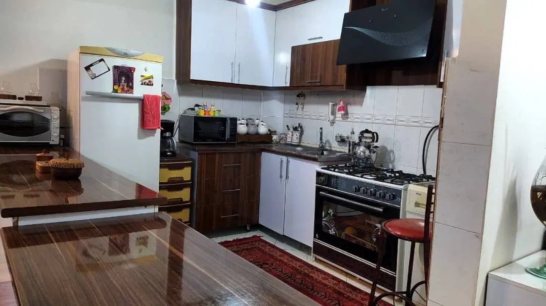 اجاره ۸۰ متر دو خواب طبقه دوم تمیز شاهد