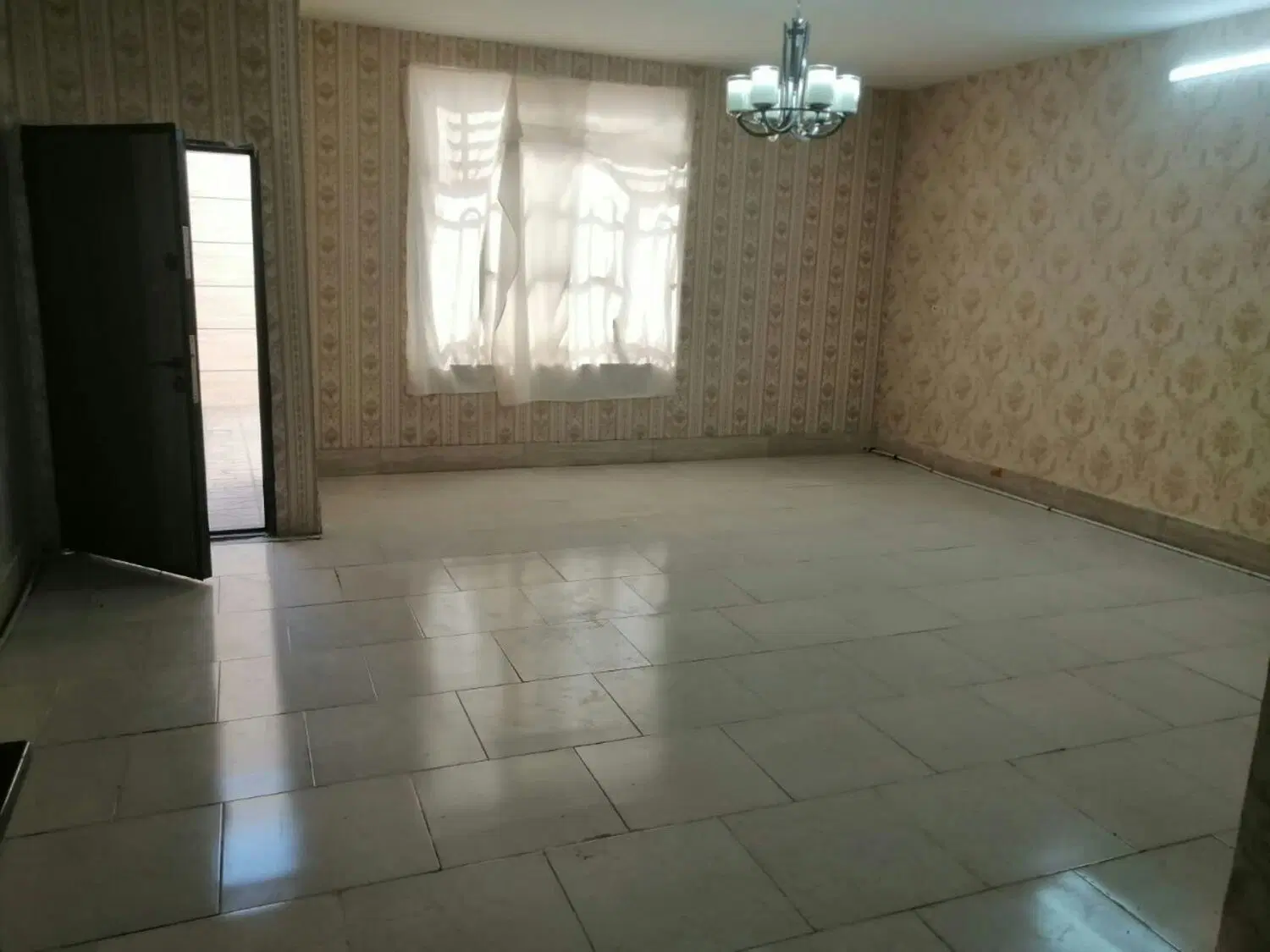آپارتمان همکف رهن 300