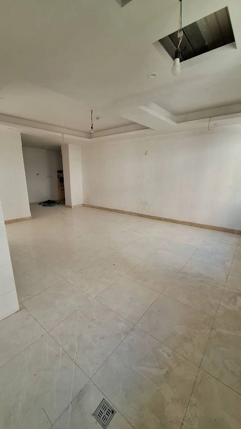 آپارتمان۸۲ متری، ۱۷ شهریور