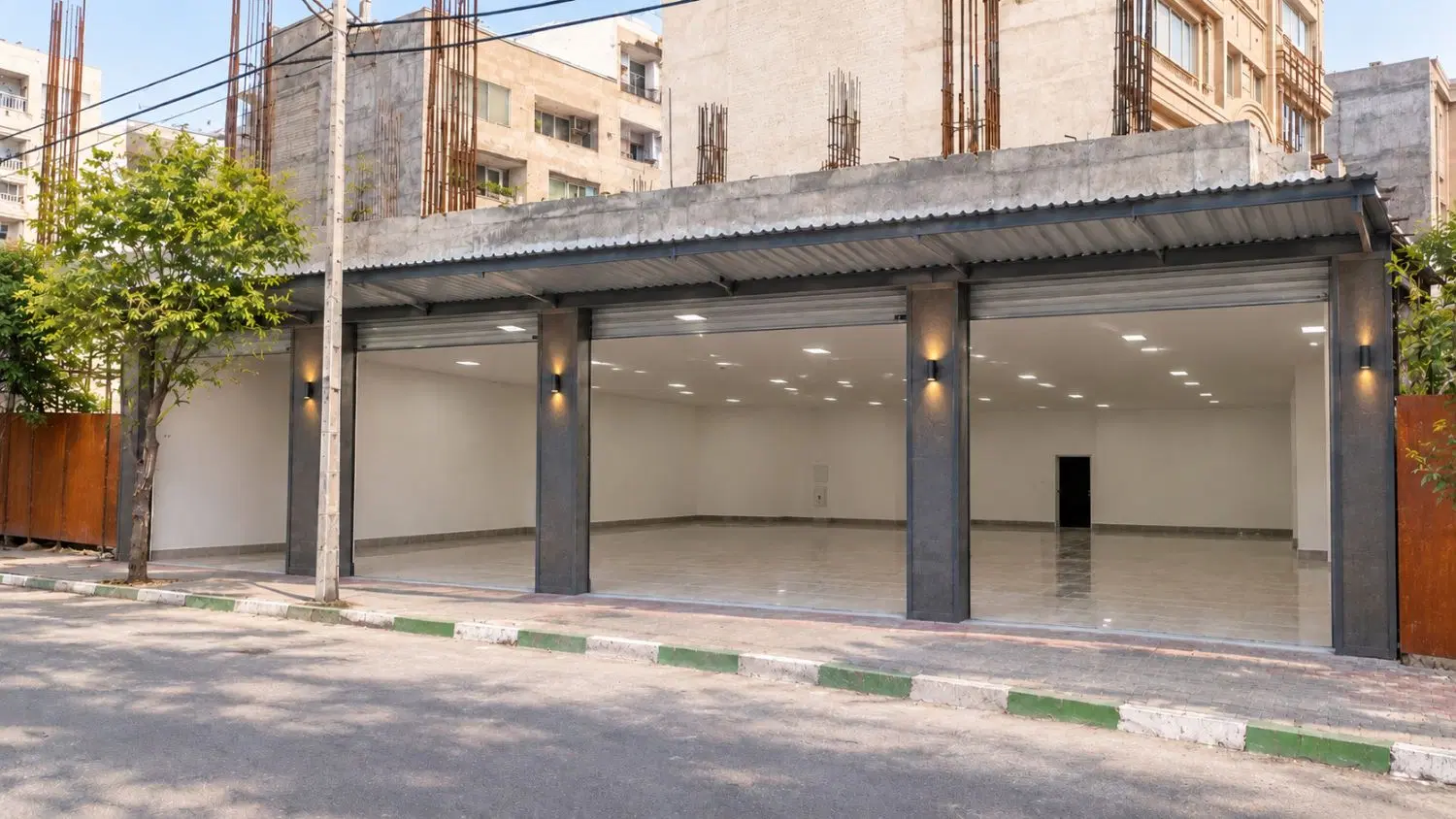 مغازه تجاری 300 متری _ 24 متر حاشیه _ رحمانیه