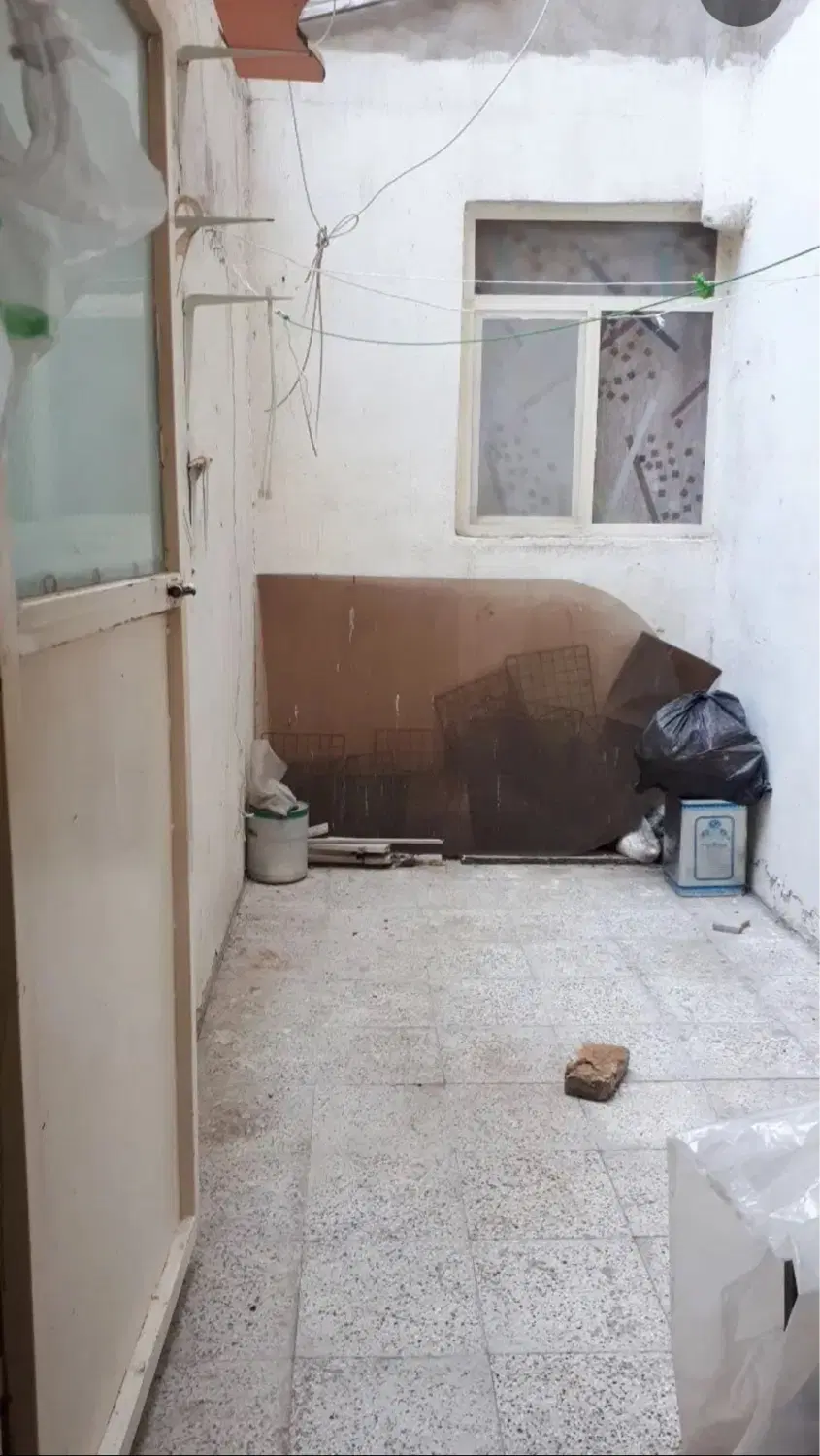 همکف حیاط دار، پارکینگ انباری