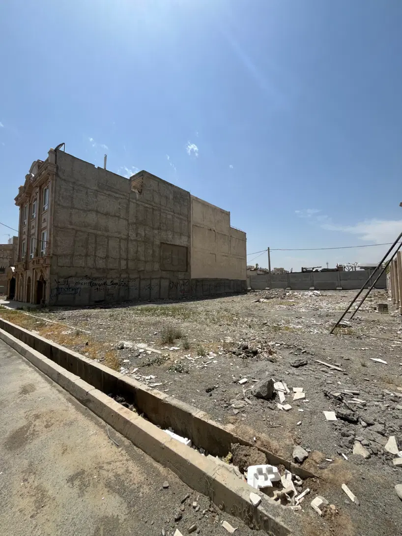 ۲۲۵متر زمین فاز۵ مربع۱۵*۱۵ دونبش پیشروی۹۰٪