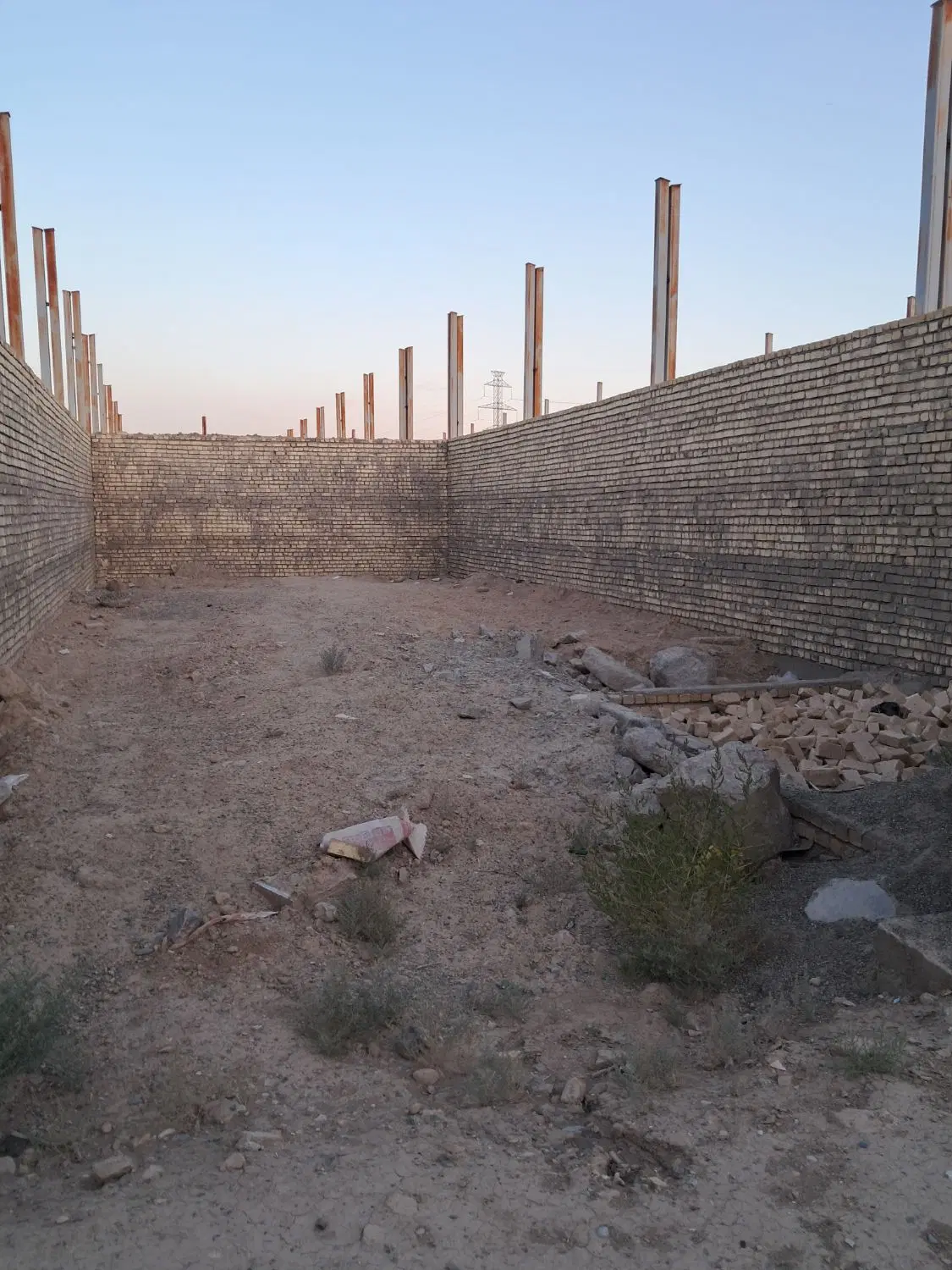 زمین چهار دیواری دینان یا کانال نوربخش