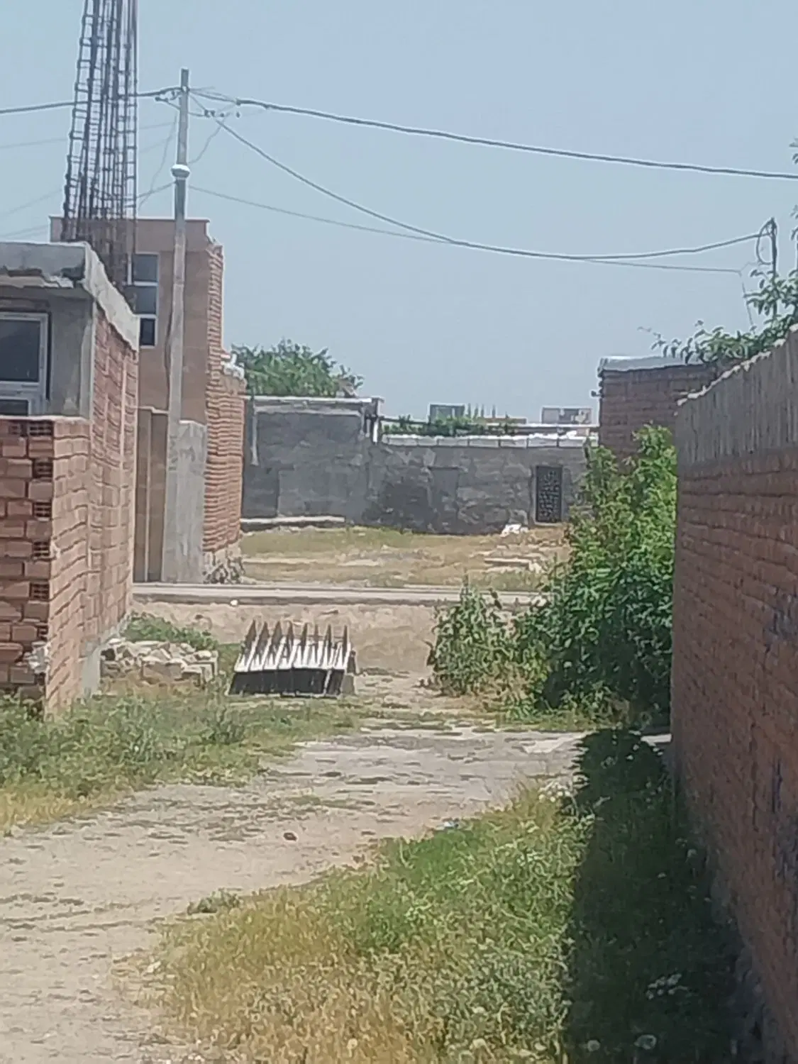 ۱۰۰ متر در مهرآباد