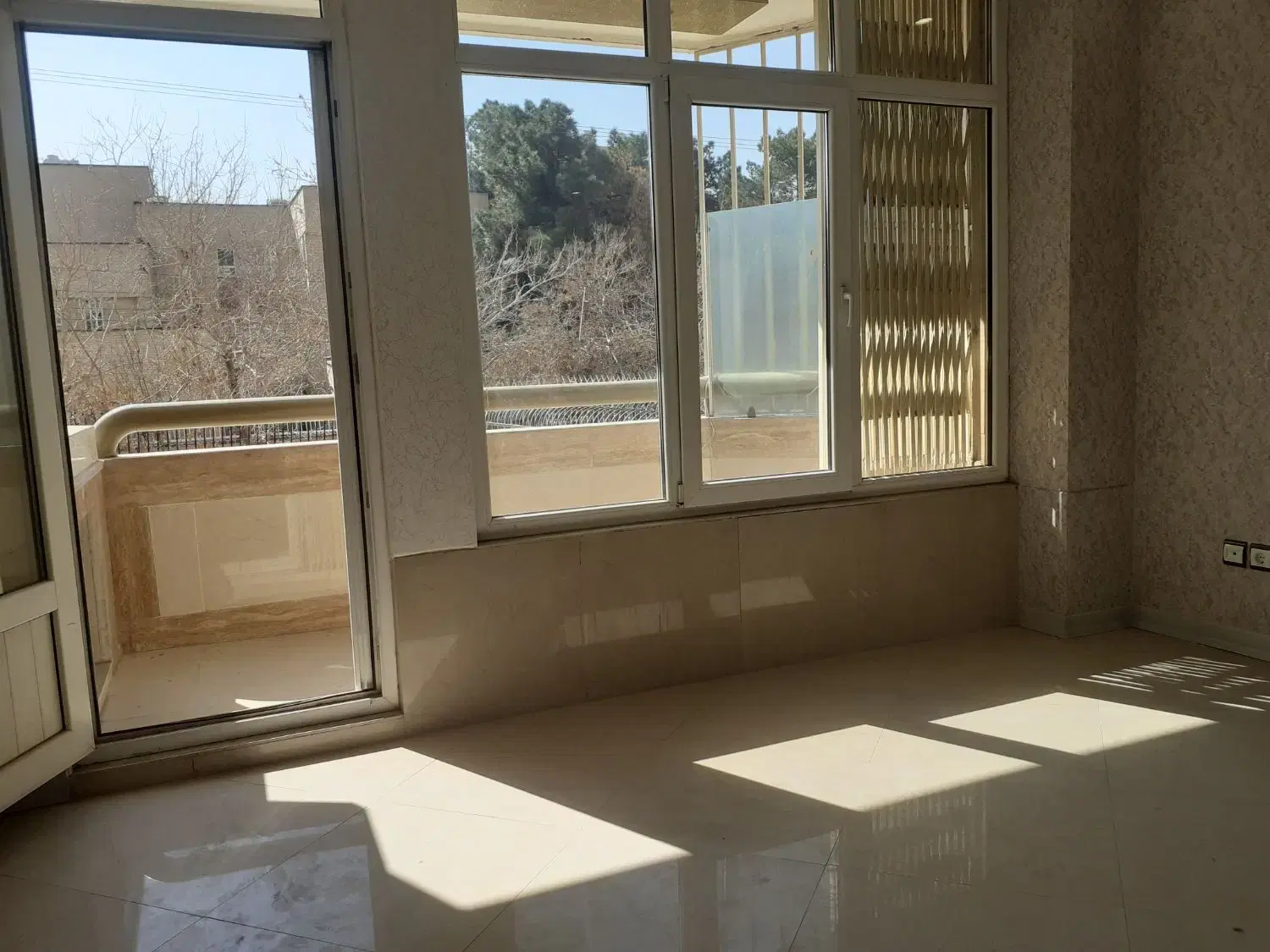 آپارتمان ۱۳۷ متر،۳ خواب، لوکیشن، معماری ونور منحصر