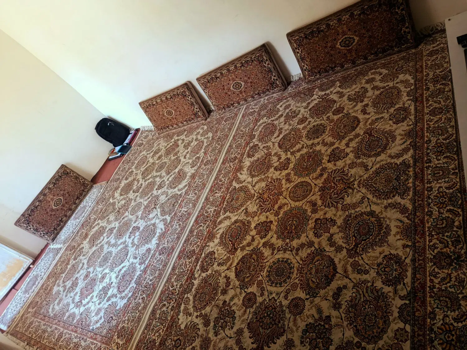 خانه اجاره ای و فروش پشت درمانگاه امیر المومنین‌