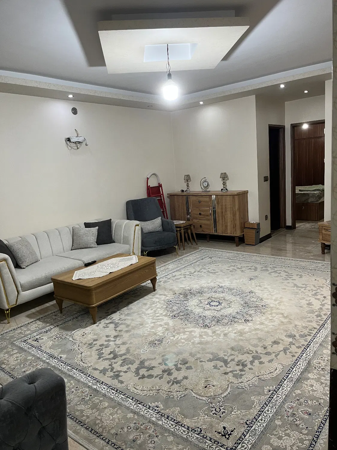 اپارتمان با حیاط اختصاصی