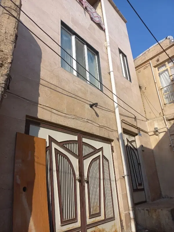 یک باب منزل ویلایی دو طبقه در بلوار کردستان