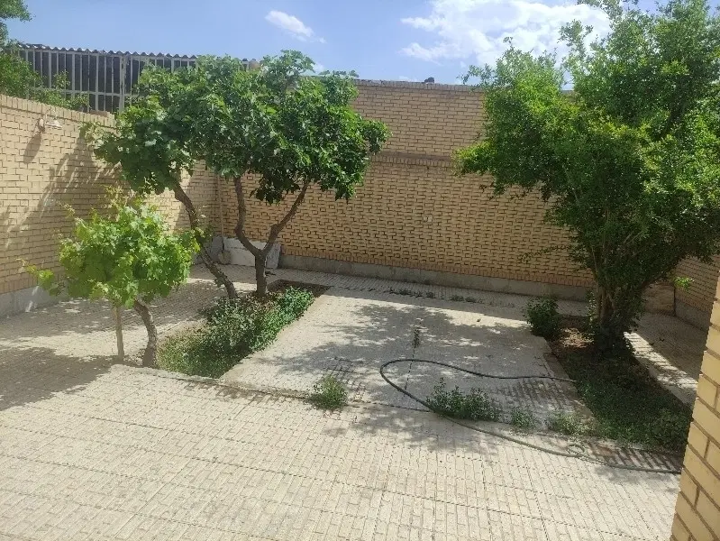 پلاک ۳۲۰ متری بر اصلی مخابرات همراه با مغازه