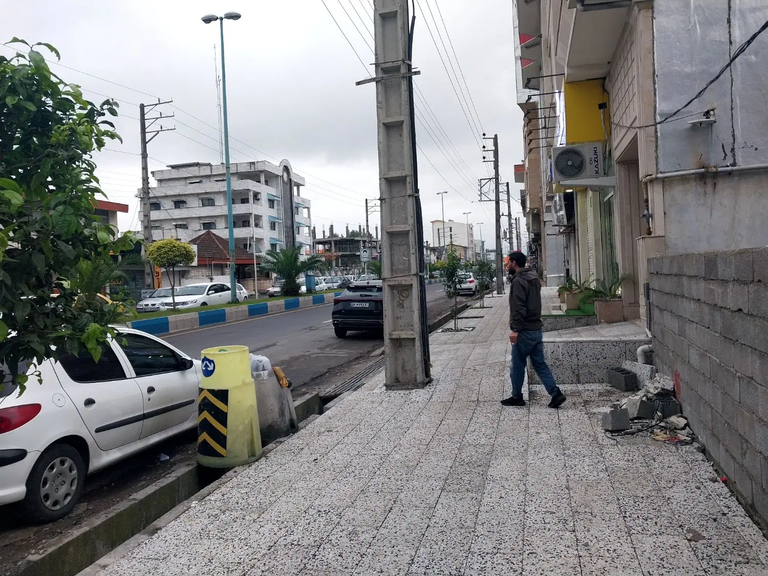 زمین برخیابان فوق العاده تردد بالا بابر خوب