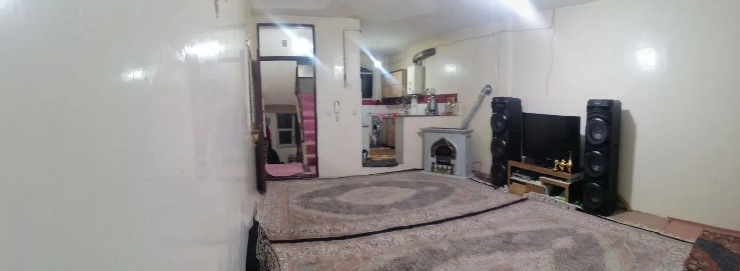 یک دستگاه حیاط آپارتمانی در لیلابی