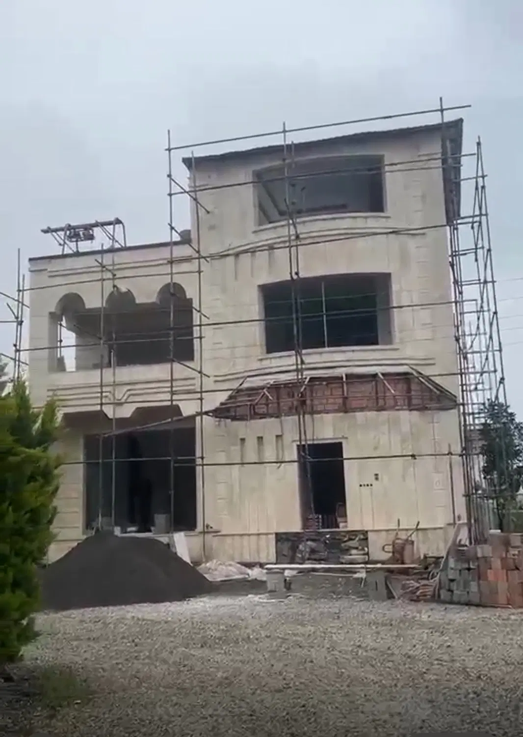 ویلا شهرکی ملکار ۴۰۰ متر بنا