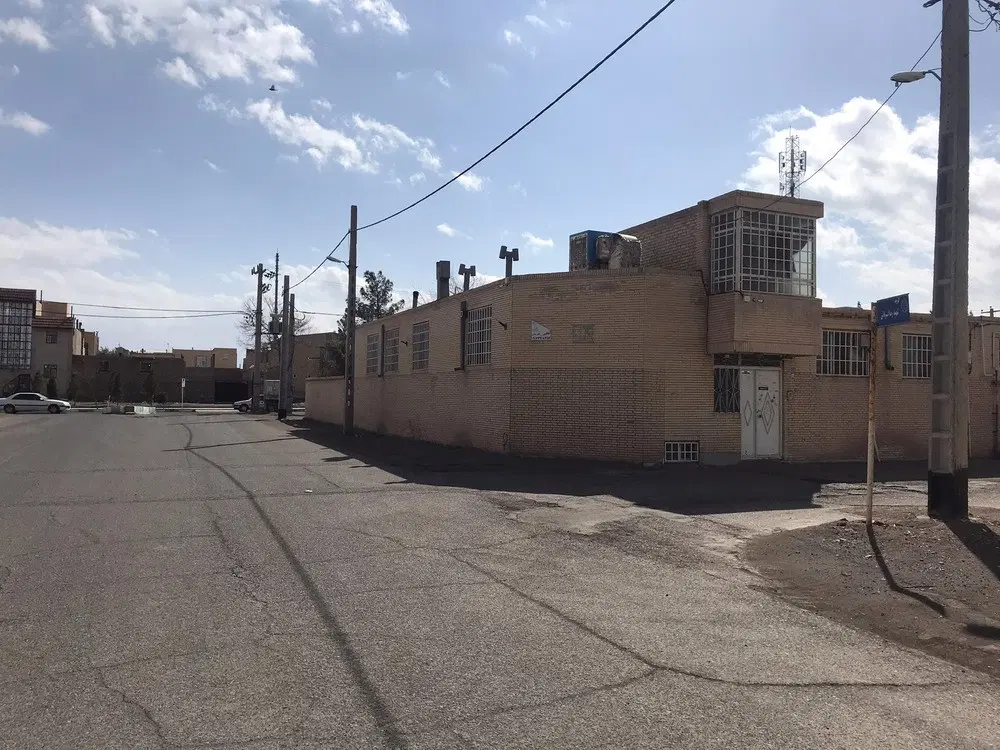 ویلایی سه نبش لب خیابان
