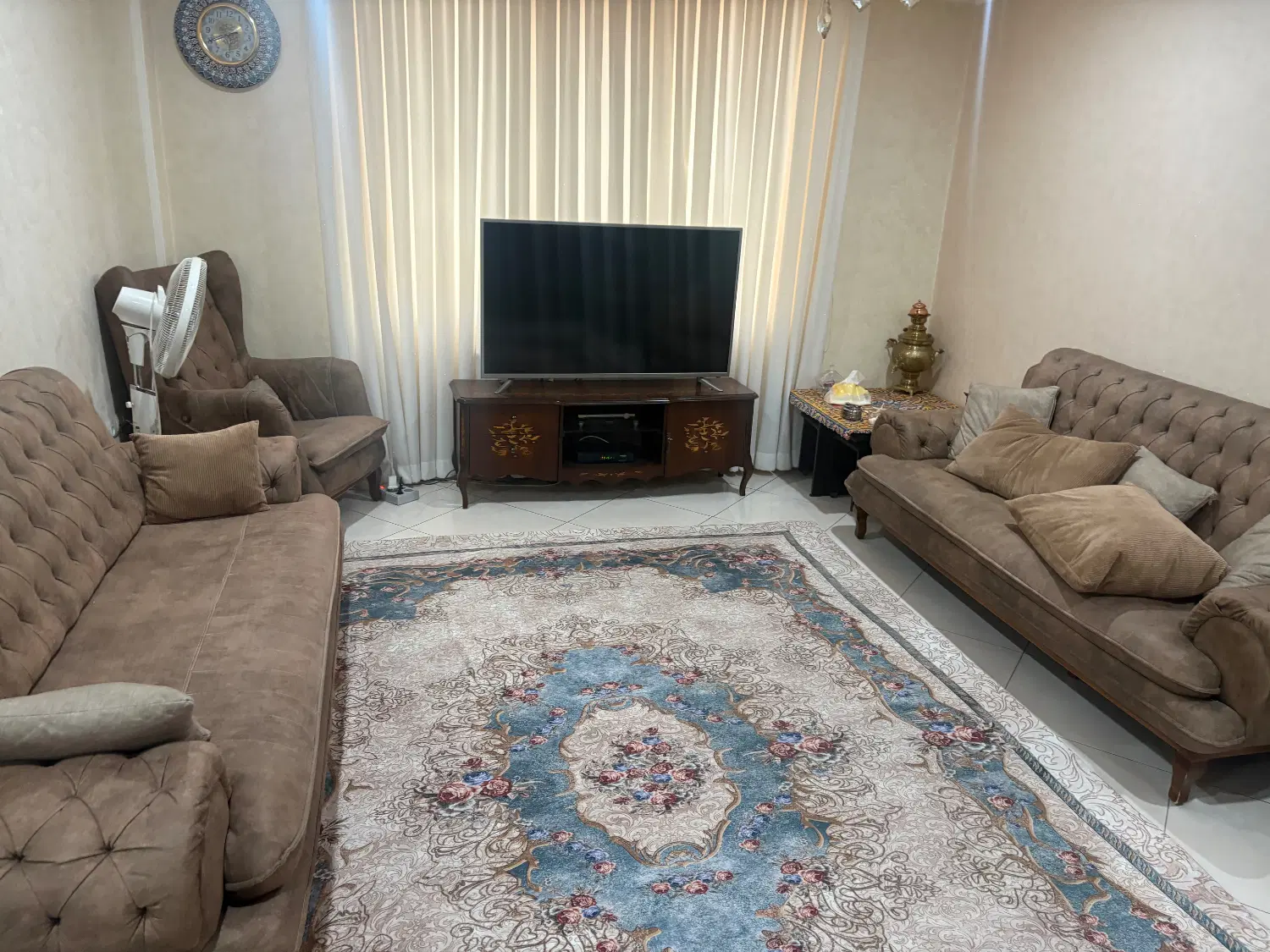 ۷۸ متر فول امکانات سالن رو به آفتاب