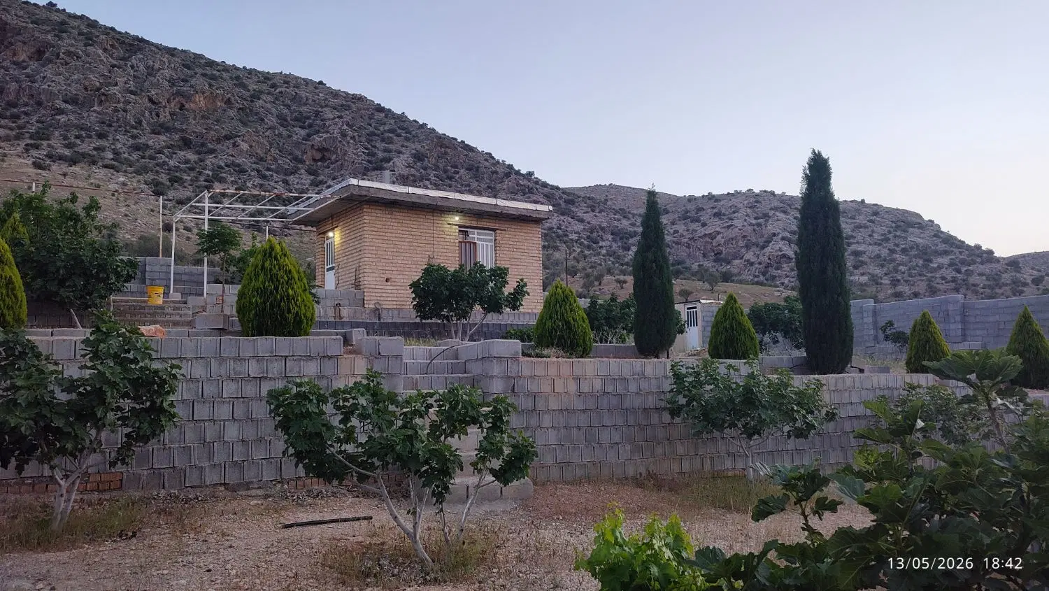 فروش باغ ثمری بامنبع ۱۵هزاری.ساختمان سرویس بهداشتی