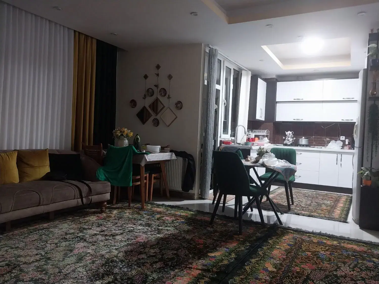 واحد ۱۲۰متری  غرق در نور