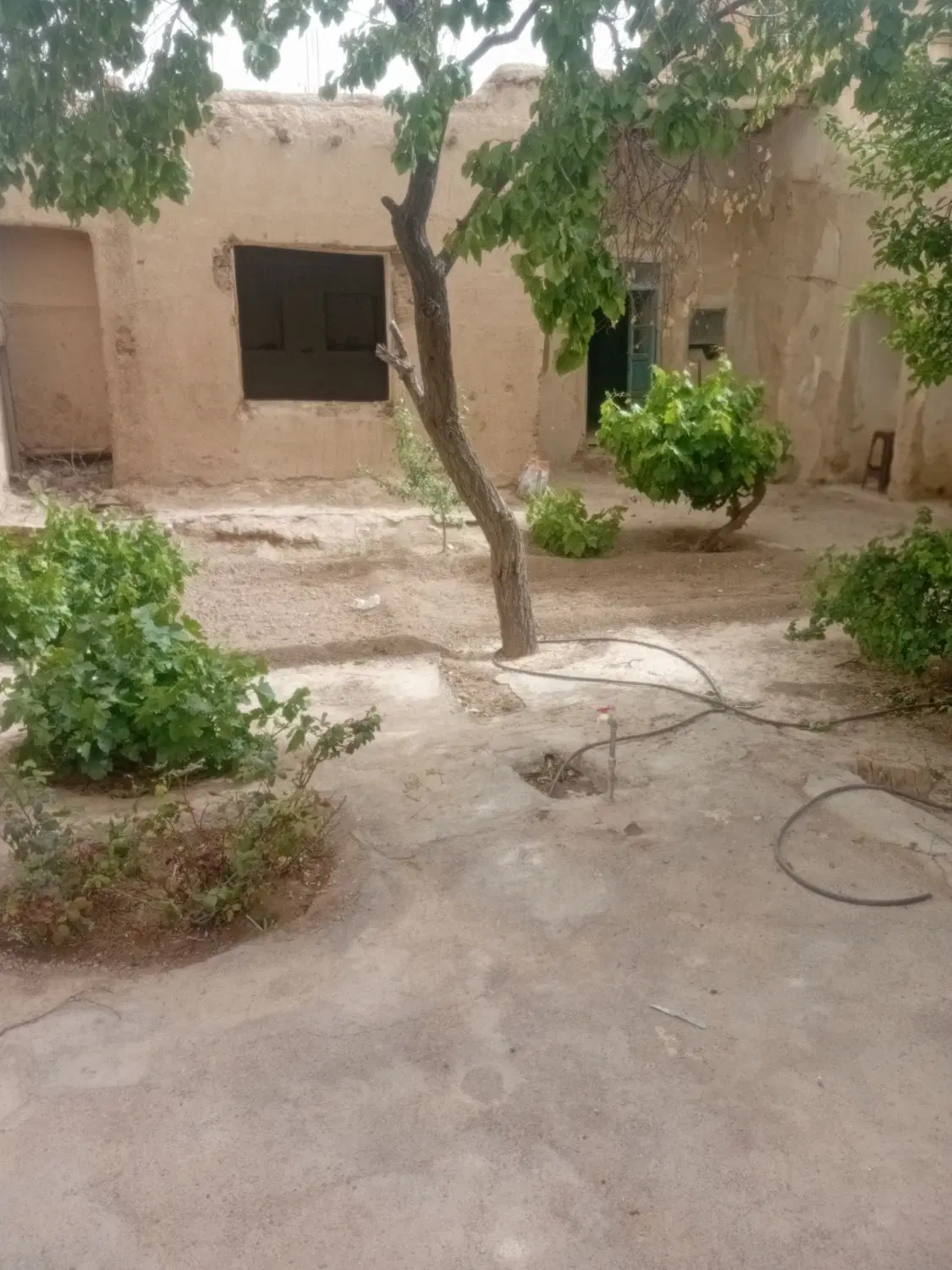 خانه چوبی قدیمی