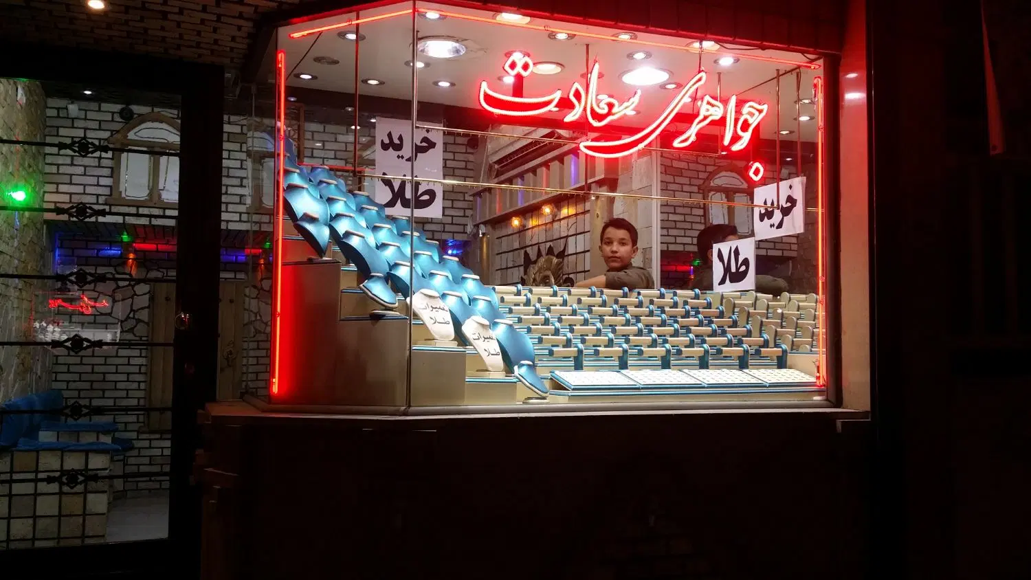 یک باب مغازه سرقفلی دارای سند رسمی محضری