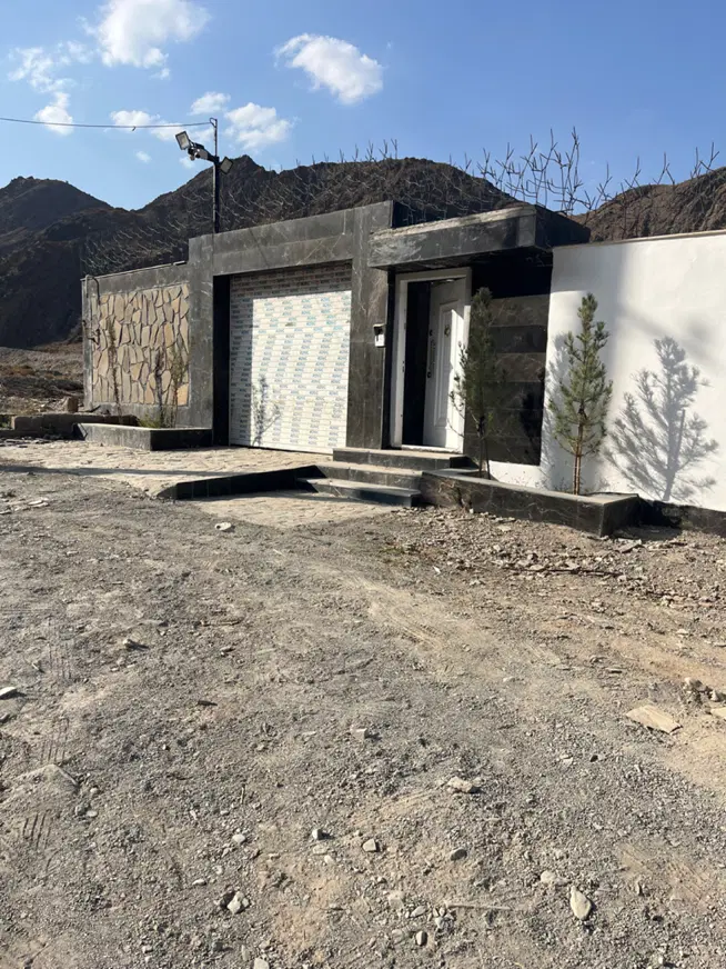 زمین محصور با درخت ناصراباد سیرچ