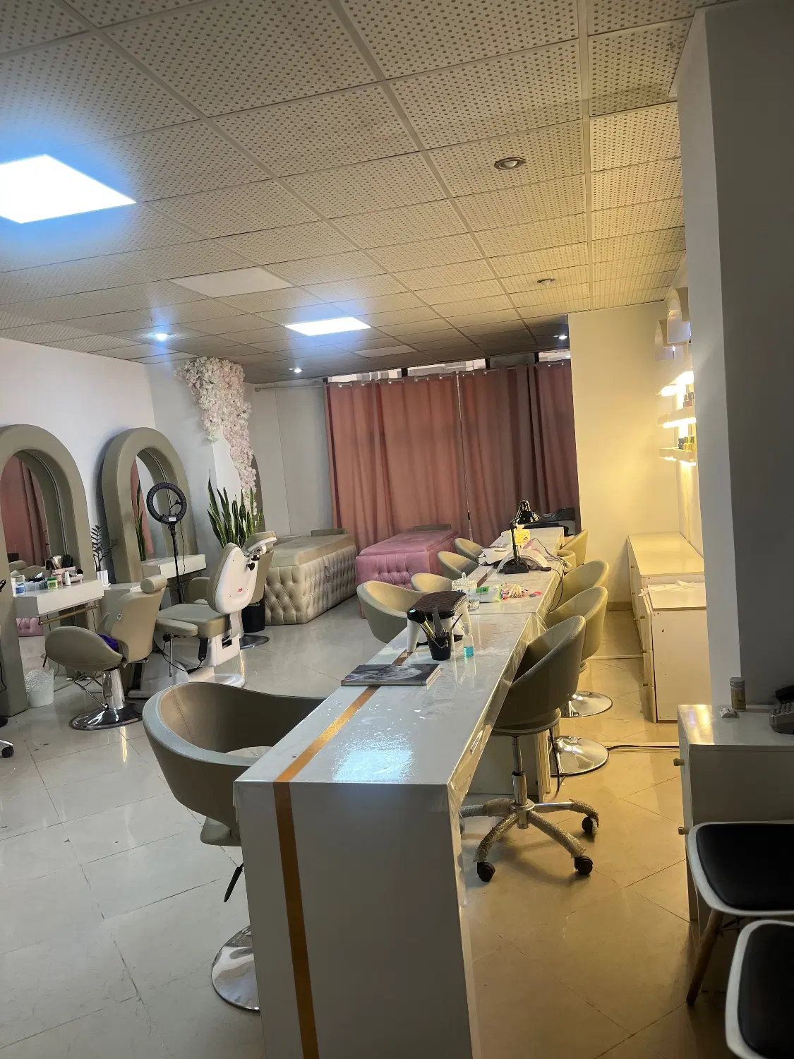 اجاره  میز  ناخن،تخت مژه  درختی