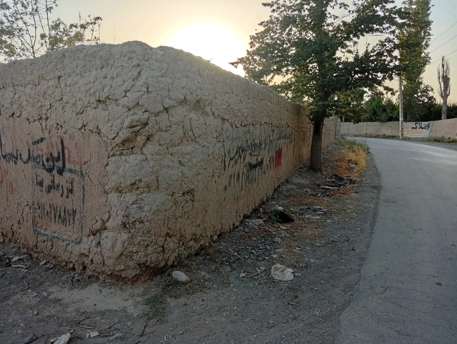 چهار دیواری  متراژ ۳۰۰ متر ابتدای ویلادشت مهرآذین