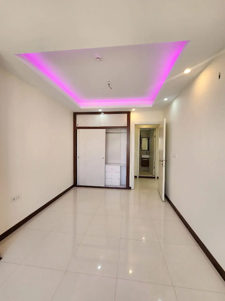 آپارتمان ۱۱۳متر دوخواب کوی زنبق دو پارکینگ سندی