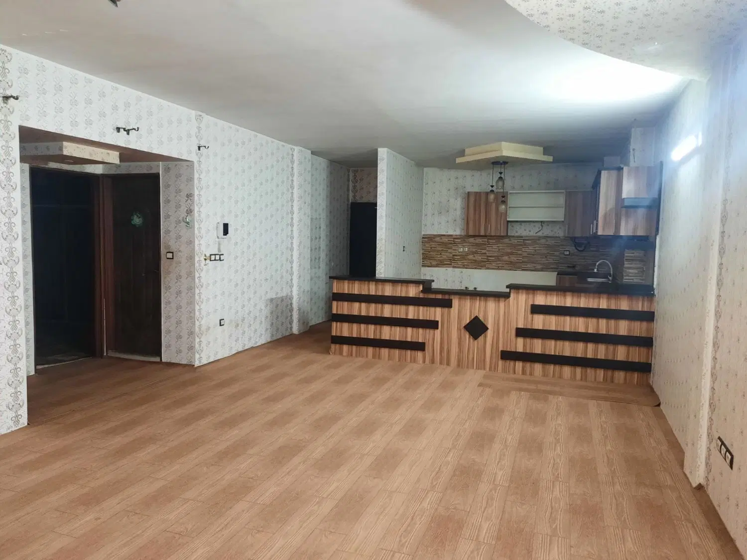 آپارتمان حاشیه ۱۰ سرعقب